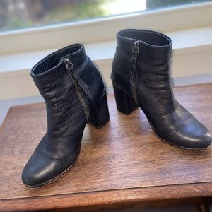 Splendid Black Leather Heeled Booties  Studded Inside Zip. Size 9.